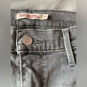 Levi’s 720 Grey SuperSkinny Jean (29w/30)